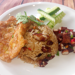 ข้าวผัดพริกขี้หนู ไข่ฟูหมูแดดเดียว