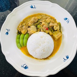 ข้าวแกงเขียวหวานไก่
