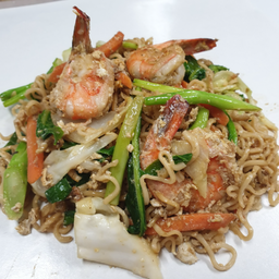 ผัดมาม่าต้มยำกุ้ง