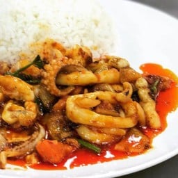 ข้าวหมึกผัดไข่เค็ม