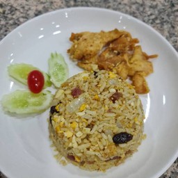 ข้าวผัดสับปะรด ไก่กรอบLM