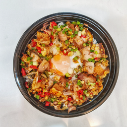 ข้าวหมูกรอบคั่วพริกเกลือ ไข่ออนเซ็น