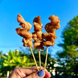 หมูปิ้ง กับแกล้มกลางซอย