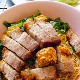 ก๋วยเตี๋ยวหมูกรอบน้ำใส