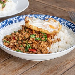 ข้าวกะเพรา ไข่ดาว