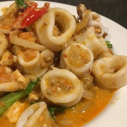 ปลาหมึกผัดไข่เค็ม