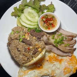 ข้าวผัดเบคอนไข่ขยี้