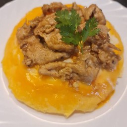 ข้าวไข่ข้นหมูกระเทียมพริกไทยLM
