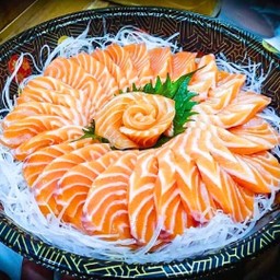 แซลมอน ซาชิมิ 500 กรัม  แถมฟรี! โชยุ วาซาบิ หัวไชเท้าและตะเกียบ