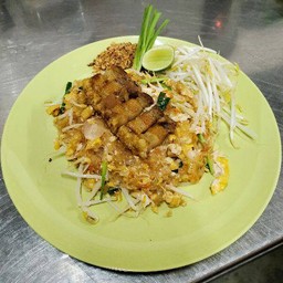 ผัดไทหมูกรอบ