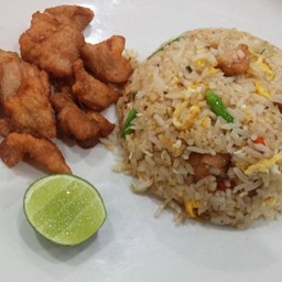 ข้าวผัดพริกขี้หนู+หมูทอด