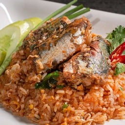 ข้าวผัดปลากระป๋อง