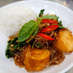 ข้าวกะเพราเต้าหู้วุ้นเส้น