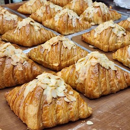 ALMOND CROISSANT
