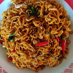 ผัดกระเพรามาม่า