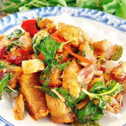 ข้าวกะเพราหมูกรอบ