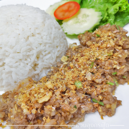 ข้าว หมูสับ กระเทียมพริกไทย
