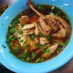 เส้นเล็กน่องตุ๋น