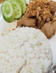 ข้าวหมูทอด กระเทียมพริกไทย