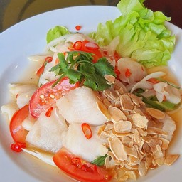 Spicy Fish Almond (ยำปลาอัลมอนด์)