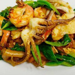 ผัดซีอิ๊วรวมญาติ