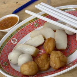 ลูกชิ้นรวมลวก