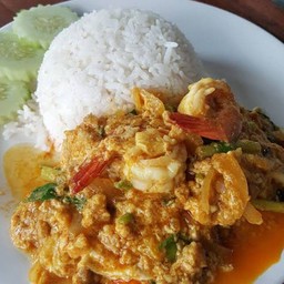 ผัดผงกระหร่ทะเลราดข้าว