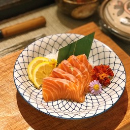 Salmon Sashimi แซลมอนซาซิมิ 5 ชิ้น