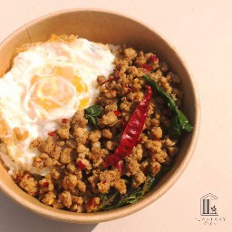 ข้าวกะเพราหมูสับพริกแห้งโบราณ - ฟรี! ไข่ดาว