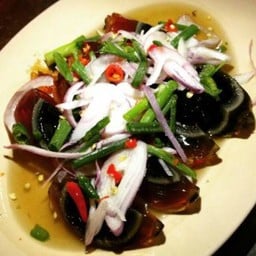 ยำไข่เยี่ยวม้า