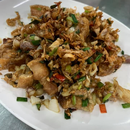 หมูกรอบทอดผัดพริกเกลือ