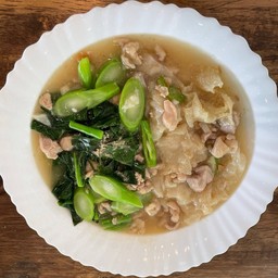 เส้นใหญ่ราดหน้า