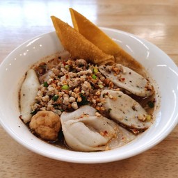 ก๋วยเตี๋ยว ต้มยำลูกชิ้นปลา