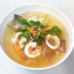ข้าวต้มทะเล ปลา-กุ้ง-ปลาหมึก