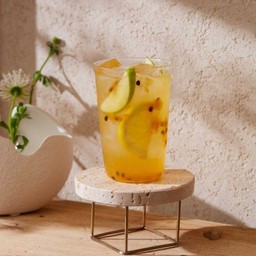 White tea mix fruits