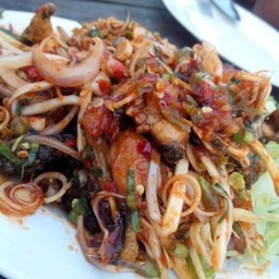 ยำกบทอด