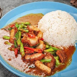 พริกแกงหมูกรอบ
