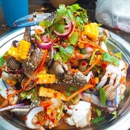 ยำข้าวโพดทะเลแตก  น้ำปลาร้า