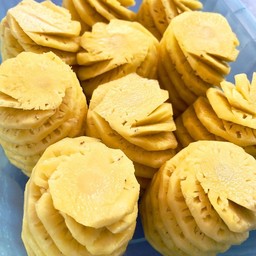 สัปะรดหั่นชิ้นพร้อมทานพร้อมชุดเกลือเค็ม