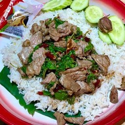 กะเพราเนื้อชิ้น