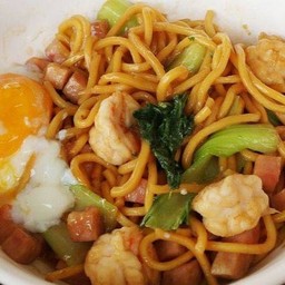 หมี่เหลืองผัดซีอิิิ้ว หมู/ไก่/กุ้ง/ปลาหมึก