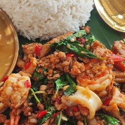 ข้าวกะเพรารวมเหล่าทัพ(หมูสับ,ทะเล,หมูชิ้น)เครื่องแน่น
