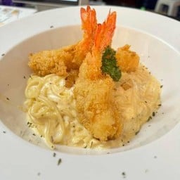 สปาเก็ตตี้คาโบนาร่ากุ้งทอด
