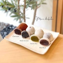 ไดฟูกุไส้ล้วน 4 ชิ้น