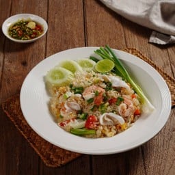 ข้าวผัดรวมมิตร