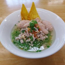 ก๋วยเตี๋ยว น้ำใสหมูเด้ง