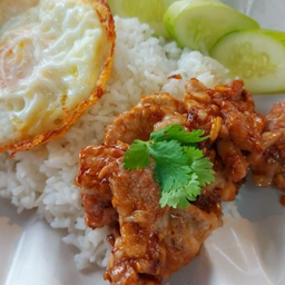 หมูผัดกระเทียม (กับข้าว)