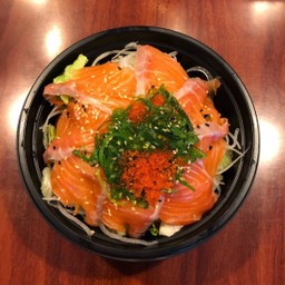 สลัดปลาแซลมอล