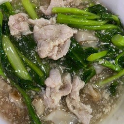 ราดหน้า หมู/ไก่/กุ้ง/ปลาหมึก