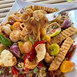 ตำเส้นเล็กหมูยอแค๊ปหมู